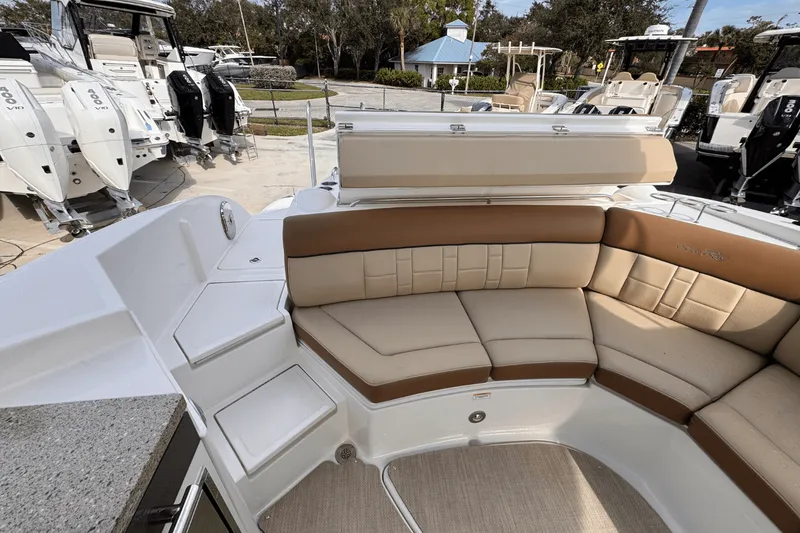 Slide: The Image of Sea Ray 350 SLX 2015 - 7
