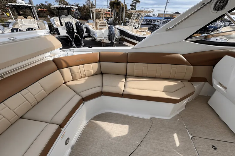 Slide: The Image of Sea Ray 350 SLX 2015 - 9