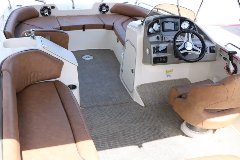 Slide: The Image of Stingray Boat Company 192 SC 2022 - 21