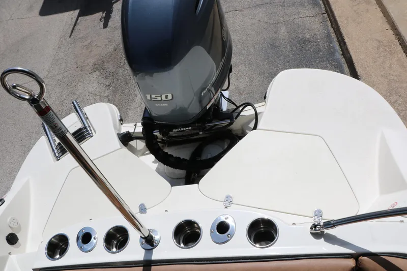 Slide: The Image of Stingray Boat Company 192 SC 2022 - 33