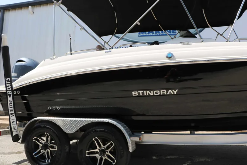 Slide: The Image of Stingray Boat Company 192 SC 2022 - 16