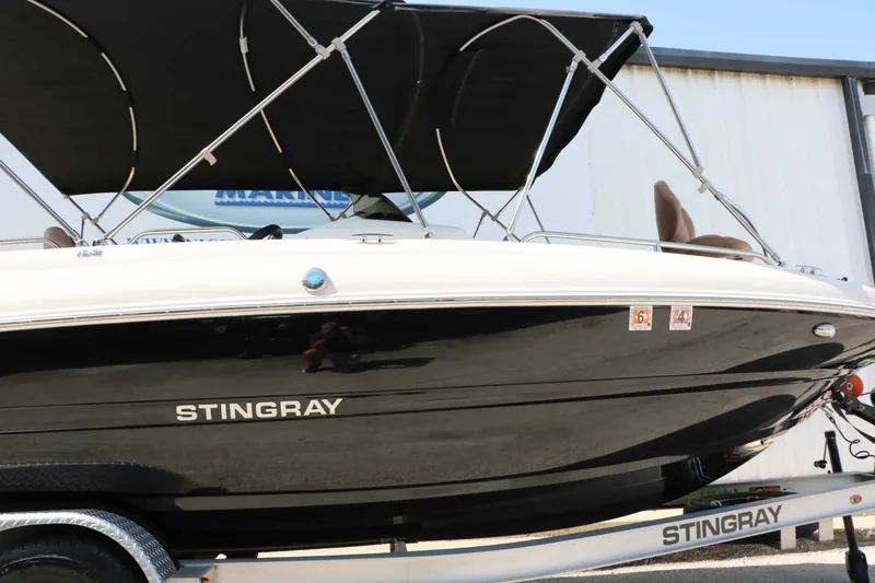 Slide: The Image of Stingray Boat Company 192 SC 2022 - 17