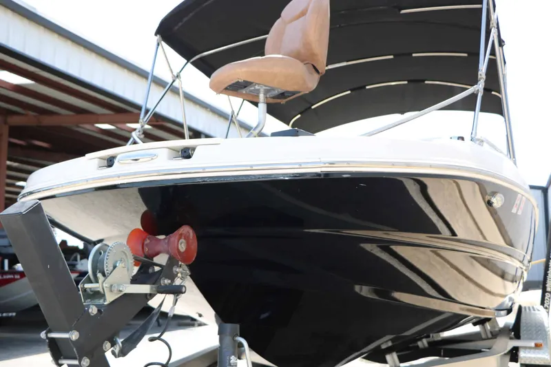 Slide: The Image of Stingray Boat Company 192 SC 2022 - 18