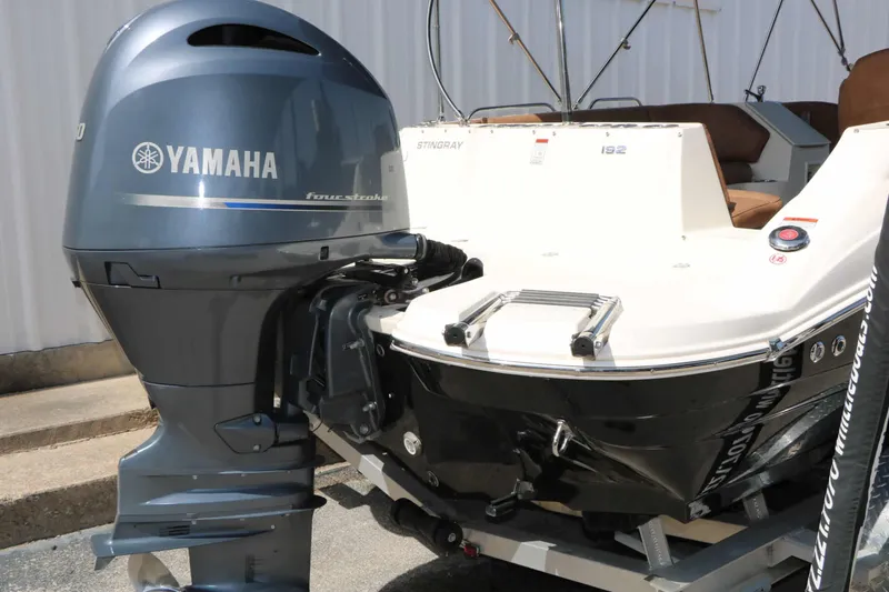 Slide: The Image of Stingray Boat Company 192 SC 2022 - 7