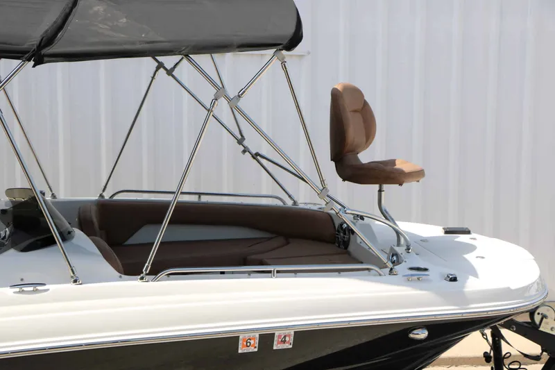 Slide: The Image of Stingray Boat Company 192 SC 2022 - 13
