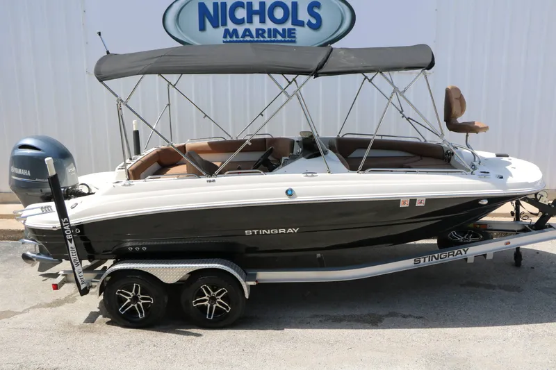 Slide: The Image of Stingray Boat Company 192 SC 2022 - 12