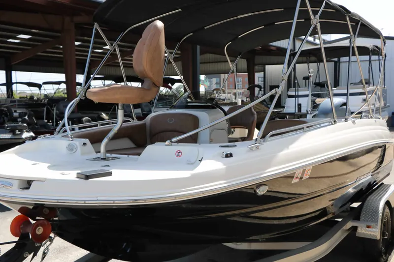 Slide: The Image of Stingray Boat Company 192 SC 2022 - 19