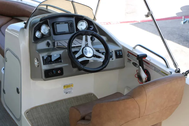 Slide: The Image of Stingray Boat Company 192 SC 2022 - 22