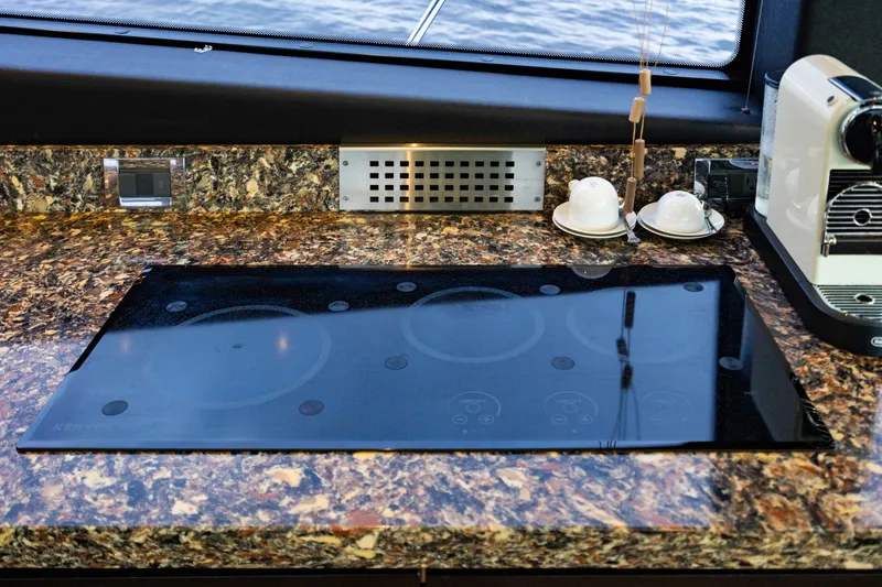 Slide: The Image of Sea Ray L65 2017 - 81
