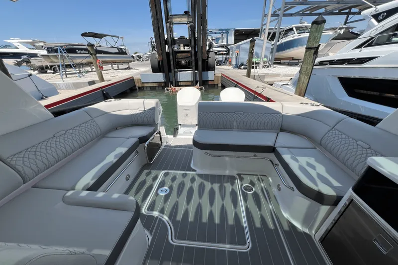 Slide: The Image of Sea Ray Sundancer 370 Outboard 2025 - 10
