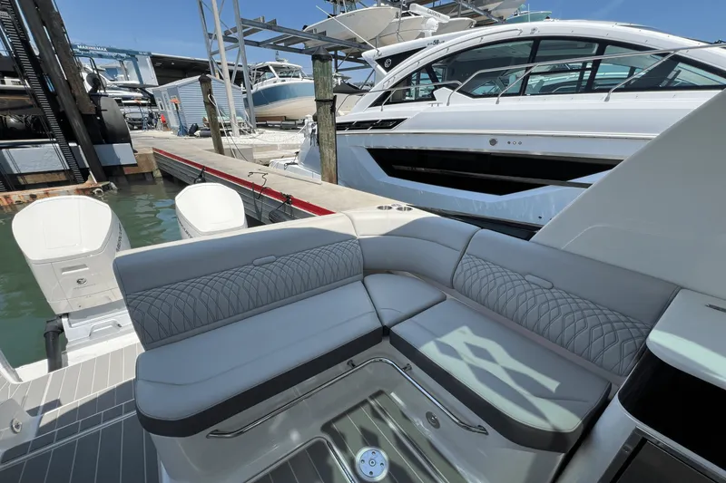 Slide: The Image of Sea Ray Sundancer 370 Outboard 2025 - 11