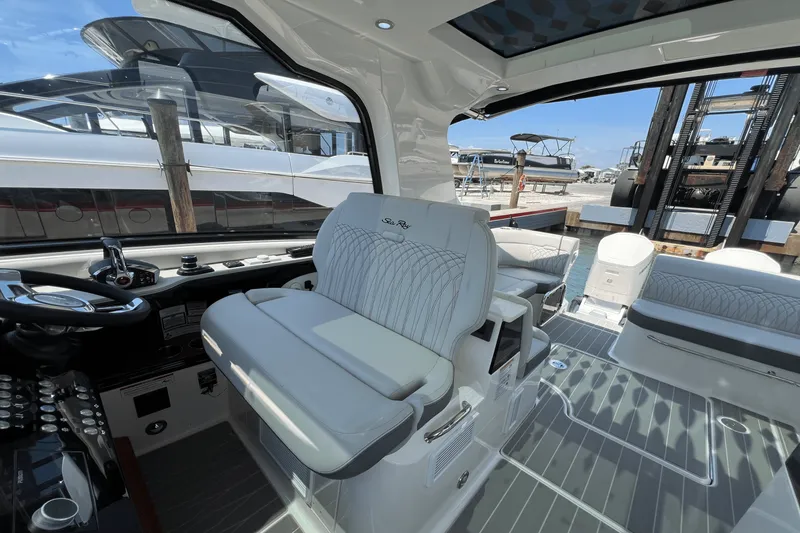 Slide: The Image of Sea Ray Sundancer 370 Outboard 2025 - 21