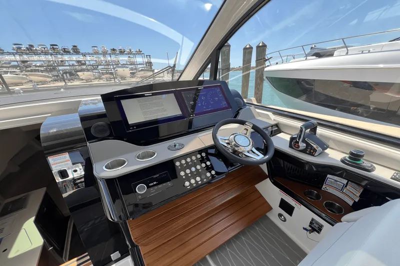 Slide: The Image of Sea Ray Sundancer 370 Outboard 2025 - 24