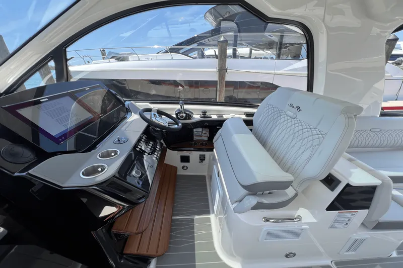Slide: The Image of Sea Ray Sundancer 370 Outboard 2025 - 26