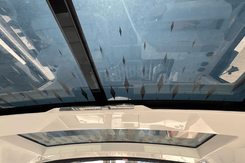 Slide: The Image of Sea Ray Sundancer 370 Outboard 2025 - 27