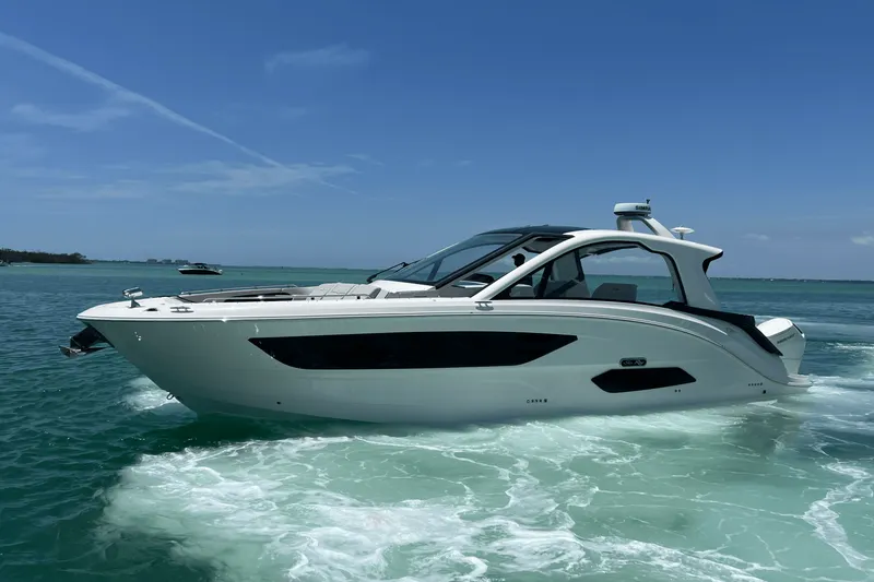 Slide: The Image of Sea Ray Sundancer 370 Outboard 2025 - 3
