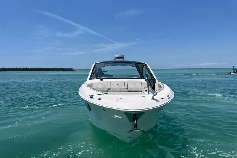 Slide: The Image of Sea Ray Sundancer 370 Outboard 2025 - 4