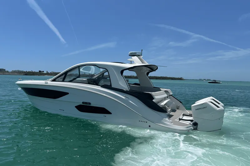 Slide: The Image of Sea Ray Sundancer 370 Outboard 2025 - 5
