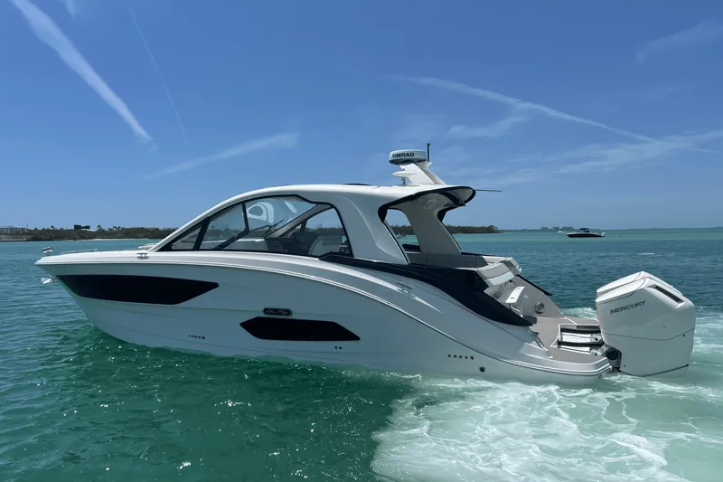 Slide: The Image of Sea Ray Sundancer 370 Outboard 2025 - 6