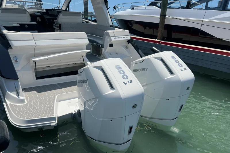 Slide: The Image of Sea Ray Sundancer 370 Outboard 2025 - 7