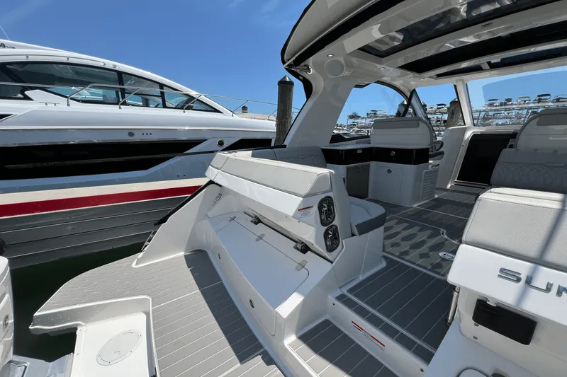 Slide: The Image of Sea Ray Sundancer 370 Outboard 2025 - 8