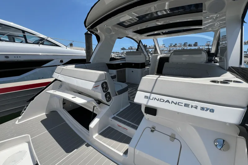 Slide: The Image of Sea Ray Sundancer 370 Outboard 2025 - 9