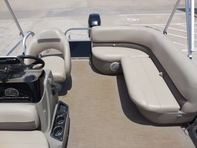 Slide: The Image of SunTracker BASS BUGGY 16XL 2020 - 12