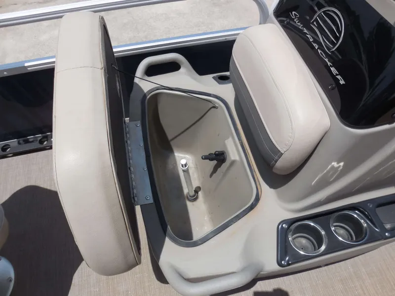 Slide: The Image of SunTracker BASS BUGGY 16XL 2020 - 11