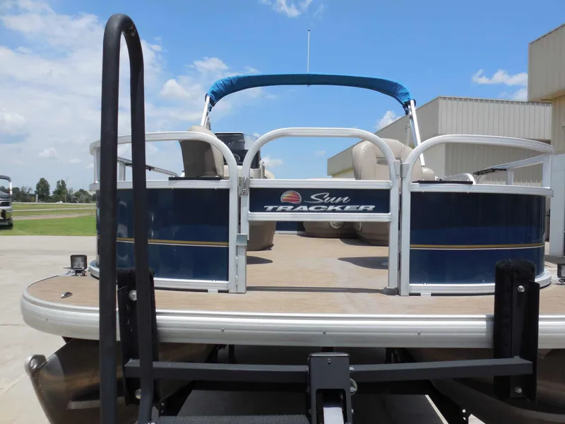 Slide: The Image of SunTracker BASS BUGGY 16XL 2020 - 7