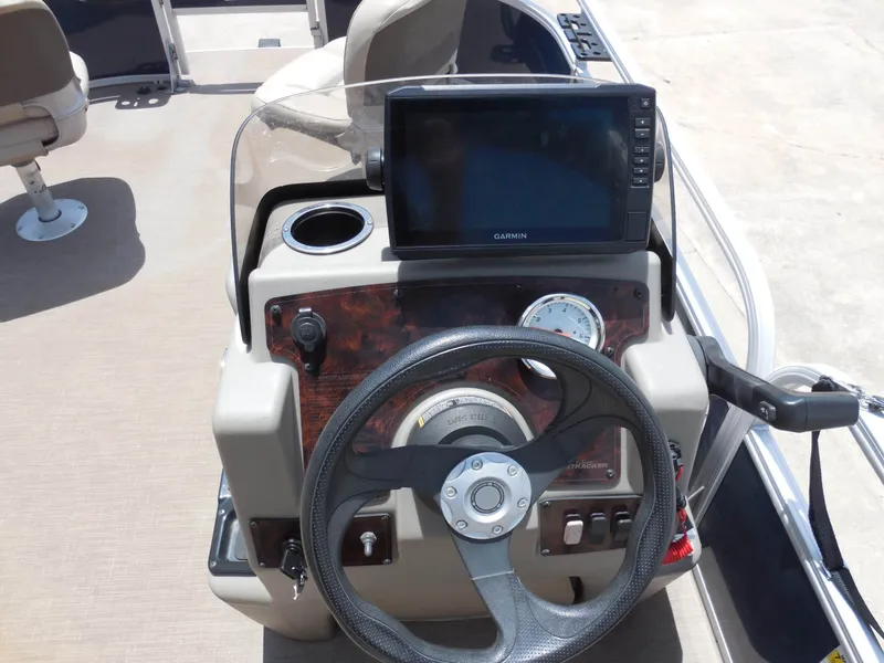 Slide: The Image of SunTracker BASS BUGGY 16XL 2020 - 14