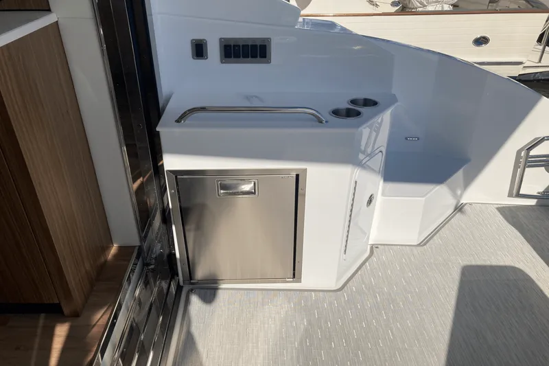 Slide: The Image of Cruisers Yachts 46 Cantius 2025 - 17