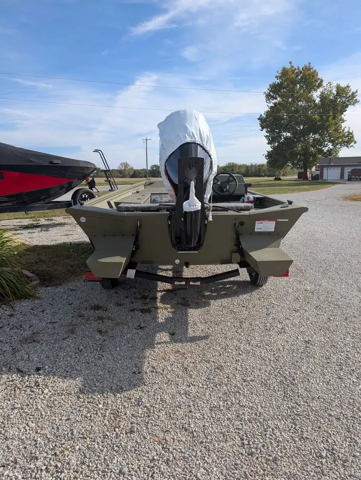 Slide: The Image of Lowe roughneck 1860 rambler 2026 - 10