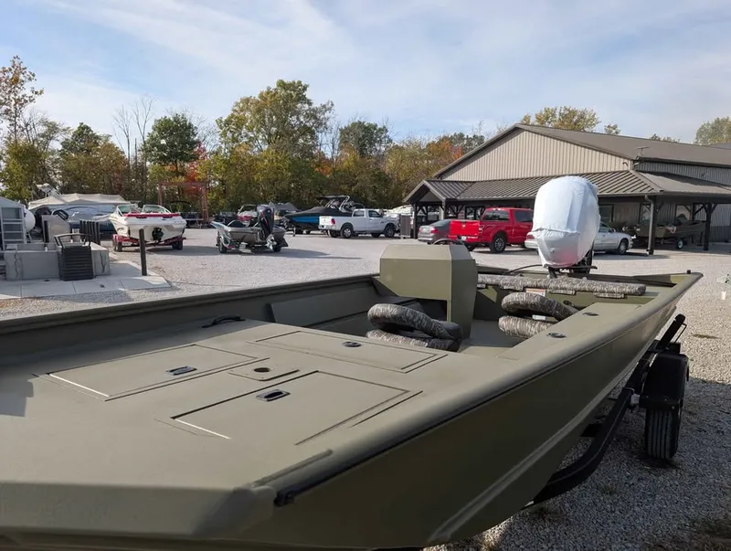 Slide: The Image of Lowe roughneck 1860 rambler 2026 - 12