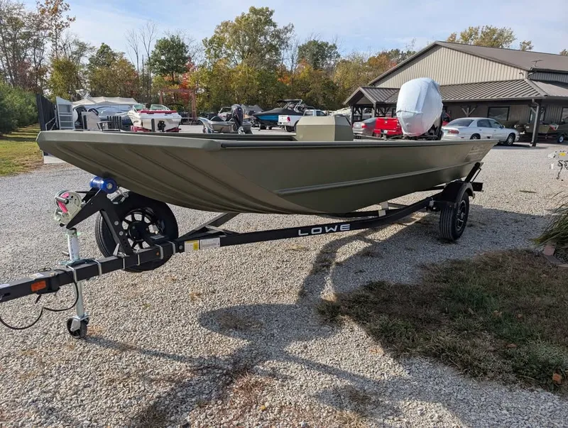 Slide: The Image of Lowe roughneck 1860 rambler 2026 - 13