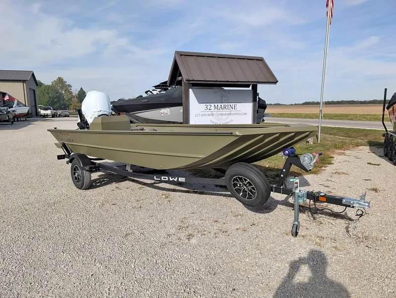 Slide: The Image of Lowe roughneck 1860 rambler 2026 - 14