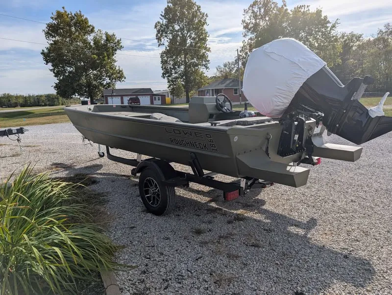 Slide: The Image of Lowe roughneck 1860 rambler 2026 - 9