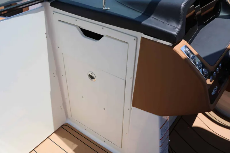 Slide: The Image of Chaparral 30 Surf 2026 - 51