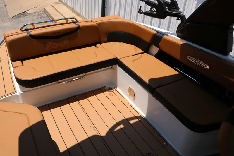 Slide: The Image of Chaparral 30 Surf 2026 - 29