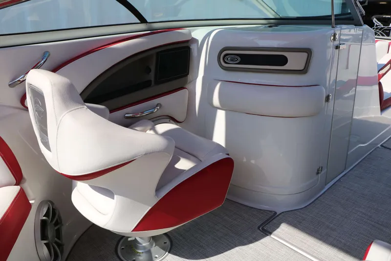 Slide: The Image of Crownline Boats E255 2022 - 38