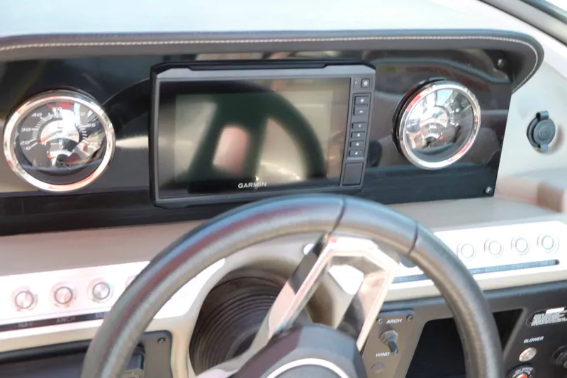 Slide: The Image of Crownline Boats E255 2022 - 35