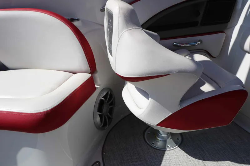 Slide: The Image of Crownline Boats E255 2022 - 42
