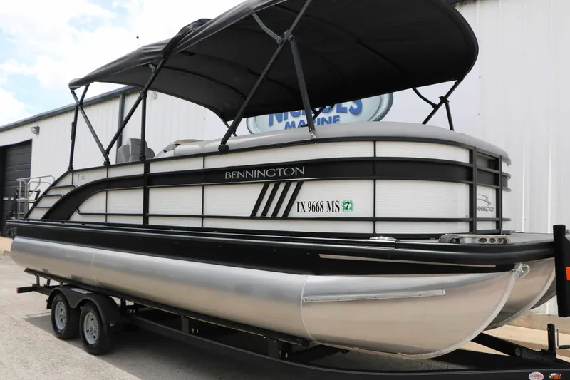 Slide: The Image of Bennington L24 Swingback 2024 - 2