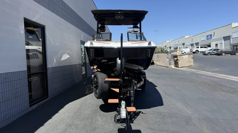 Slide: The Image of Malibu M242 2026 - 2