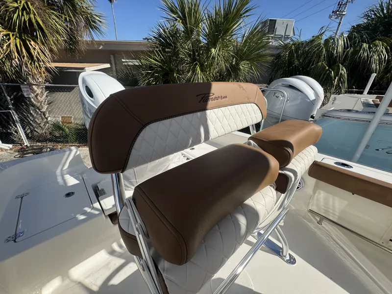 Slide: The Image of Pioneer Bay Sport 220 2026 - 11