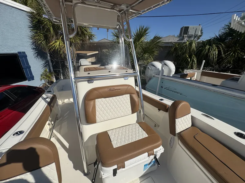 Slide: The Image of Pioneer Bay Sport 220 2026 - 17