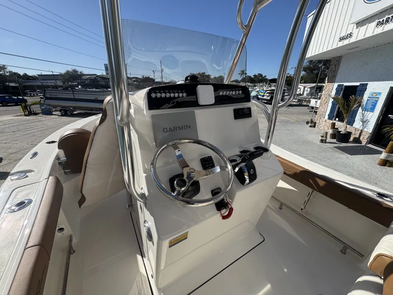 Slide: The Image of Pioneer Bay Sport 220 2026 - 10
