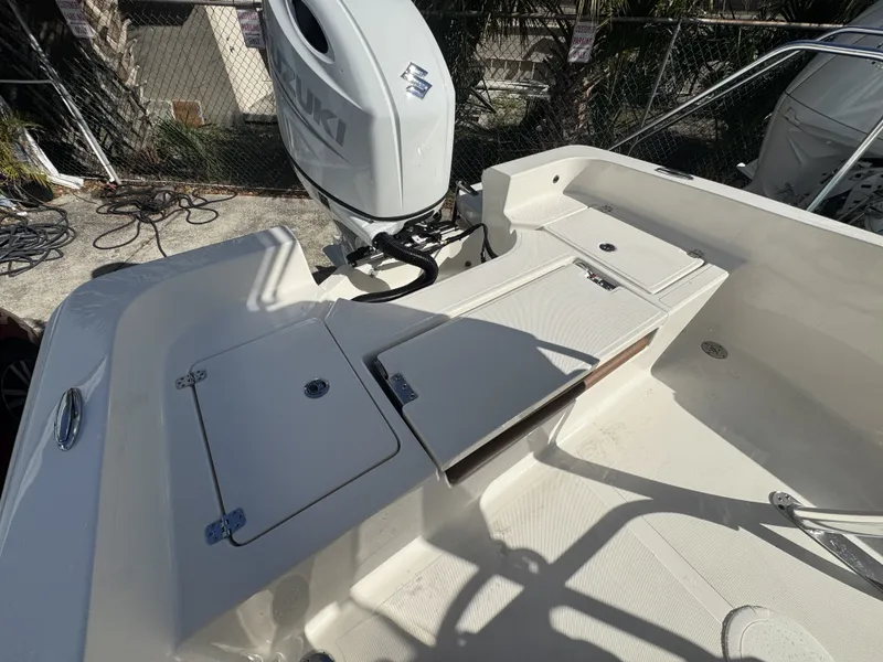 Slide: The Image of Pioneer Bay Sport 220 2026 - 7