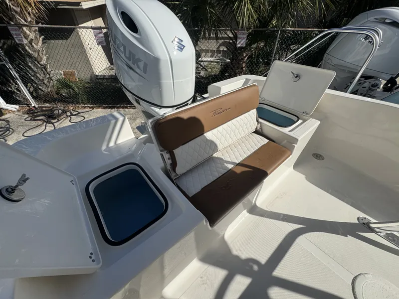 Slide: The Image of Pioneer Bay Sport 220 2026 - 6
