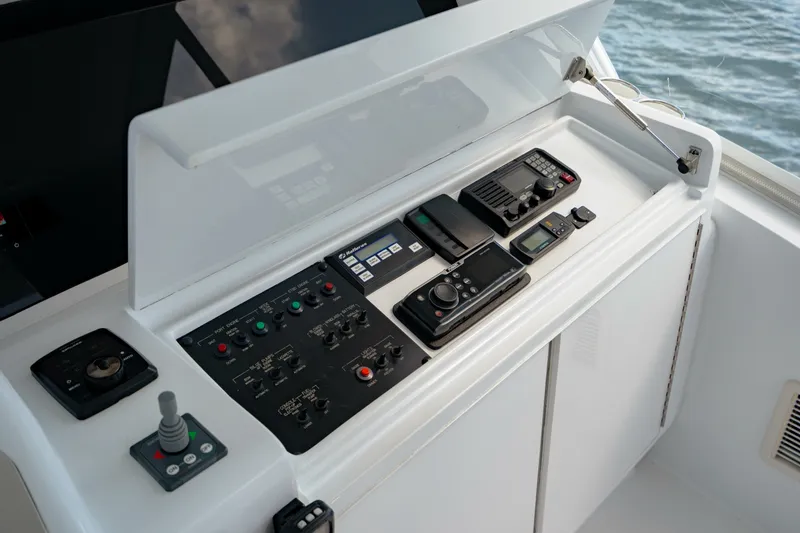 Slide: The Image of Hatteras 54 Convertible 2004 - 73