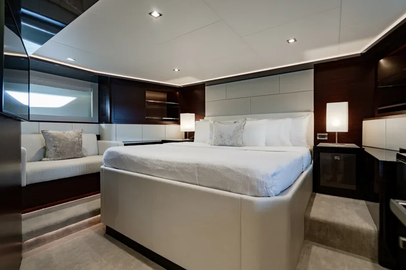 Slide: The Image of Ocean Alexander 32 Explorer 2023 - 90